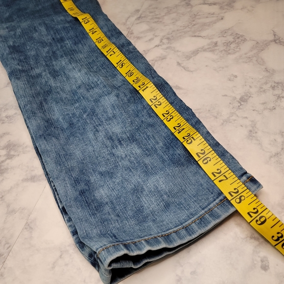 Apt 9 Acid Wash Jean Midrise 4 - Picture 9 of 10